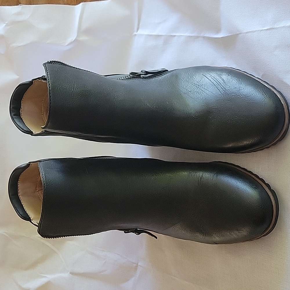 Soul Naturalizer size 11M wedge ankle boots